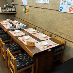 少人数でも楽しめるテーブル席(4人用×2台/8名様~10名様まで対応可能)