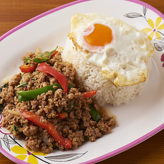 ★豚ひき肉のバジル炒めご飯＆目玉焼き《パッガパオムーカイダオ》