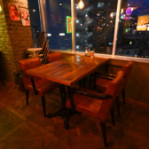 当店では無料Wi-Fiをご利用いただけます。お食事や飲み物を楽しみながら、快適にインターネットを利用いただける環境を整えております。お気軽にお問い合わせください。