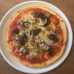 ミートとなすのオレガノ風味のピザ