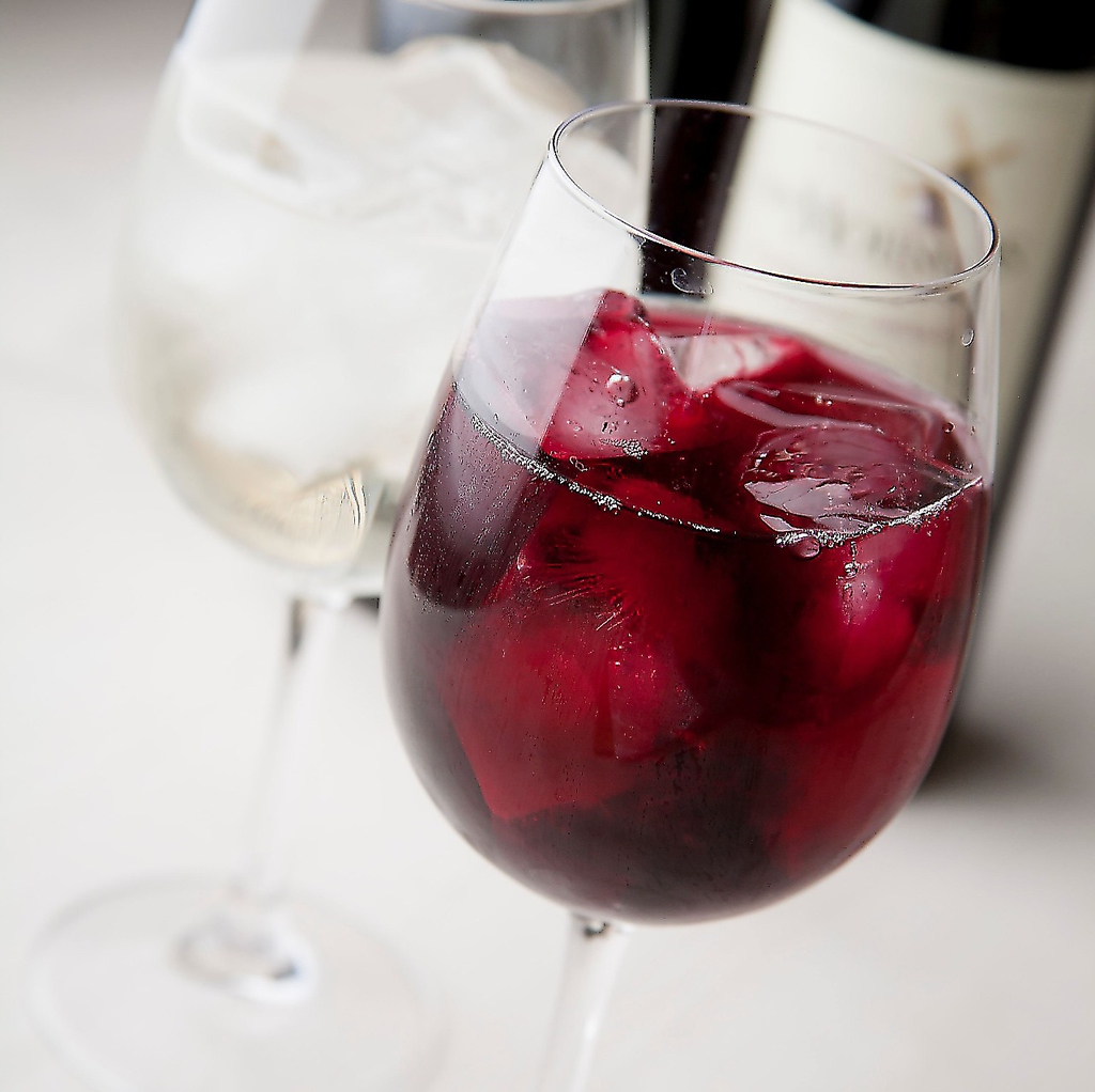 厳選ワインは種類豊富にご用意しております！世界各国から選んだカジュアルなワインメニューが充実♪