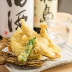 地酒に合う料理も多数ご用意あり♪名物かしわ天など種類豊富な地酒に合う料理を見つけてみませんか？