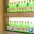 【内装のこだわり】本場韓国の雰囲気を感じていただけるよう、店内にはチャミスルをいたるところに配置しております！明るい空間となっておりますので、ご友人との飲み会や、各種宴会などでぜひご利用ください！