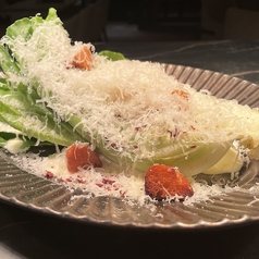 グリルしたロメインレタスのシーザーサラダ