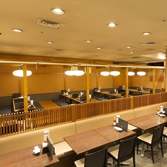お座敷(掘りごたつ)~都内で唯一、最大48名様まで対応可能な「小上がり席」~【小上がり席の貸切について】30名様以上のご利用で、小上がりエリアの貸切も承っております。・最低保証金額:150,000円(税込)より※曜日、時間帯、人数により調整可能です。詳細はお気軽にお問い合わせください。