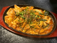 旨辛ホルモン鉄板