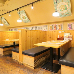 様々な人数に対応可能なテーブル席。お子様連れも大歓迎です！