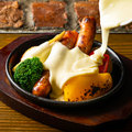 料理メニュー写真 十勝ラクレットチーズ　グリル野菜とソーセージ