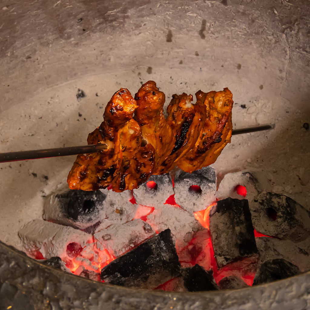 きたてナンが絶品！本場タンドールの香ばしさ◎