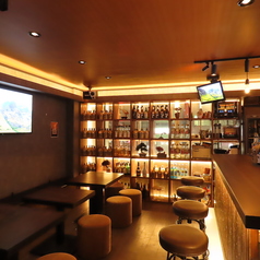 和のモダンなフロア席と完全個室の2フロアの両方貸切も可能となっております。8名様～貸切可能でプライベートパーティーや会社宴会、ウェディング2次会に最適です。