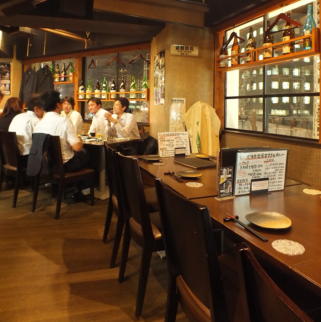 ロールカーテンを下して半個室使いもOK！