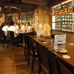 ロールカーテンを下して半個室使いもOK！