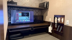 【ワイドフラットシート】友達同士やカップルでのご利用に。空きがあればお一人様でもご案内可能です。