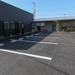 ご自宅でも名店の味を楽しめるよう、うなぎ弁当のお持ち帰りや蒲焼・白焼の直売所も併設しています。