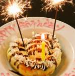 誕生日や記念日には、スタッフ全員心を込めてとっておきのサプライズを♪デザートプレゼントでお得☆
