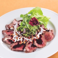 鳥取県産鹿肉のレアステーキ　赤ワインソース