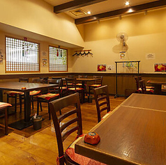 ≪大人数でも安心の広々スペース≫広々としたテーブル席は、大人数でもゆったりと座れる設計。お祝い事や集まりにふさわしいスペースで、楽しい時間を共有できます♪