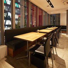 くつろぎの時間を過ごしたい方には、柔らかなソファー席がおすすめです◎会話も弾む居心地の良い空間で、大切な人とのひとときをお過ごしください。