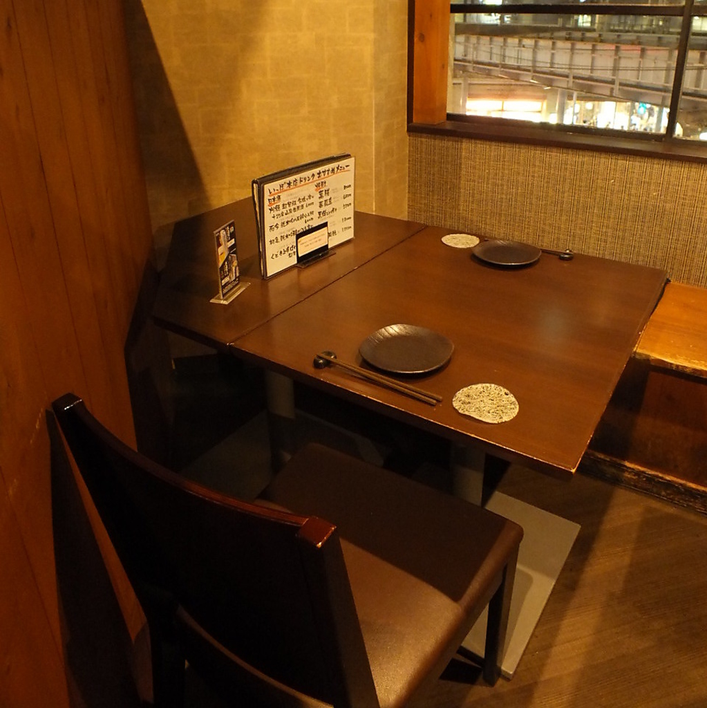 2名掛けの席もございます。同僚とさしでサク飲みいかがですか？