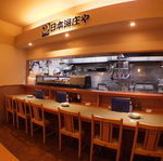 お1人様も気軽に入れるカウンター席をご用意！臨場感ある職人の手さばきを目の前に頂く刺身は絶品★