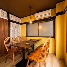 中人数でご利用可能なテーブル席。【アクセス】東急池上駅より徒歩1分と駅チカに近日OPEN予定！ご宴会にも集まりやすく幹事様も安心！仕事帰りや、友人の集まり、買い物帰りにも◎各種ご要望、ご相談もお気軽に承っております。お客様にご満足いただけるよう、できる限りご要望にお応え致します。