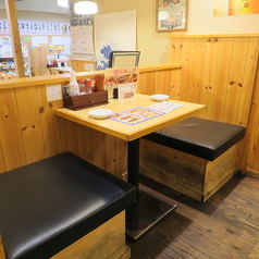 2名様用のお席。デートやご夫婦でのお食事などに◎