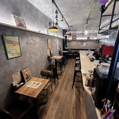 立ち飲みからハイチェアでゆっくりまで