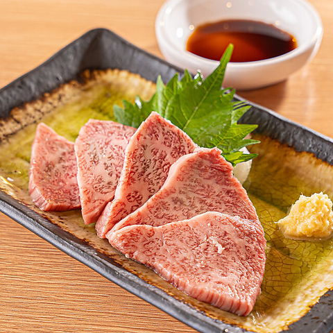 【本町駅より徒歩6分】鮮度バツグンの焼肉や多彩な韓国料理を心地よい空間で堪能◎