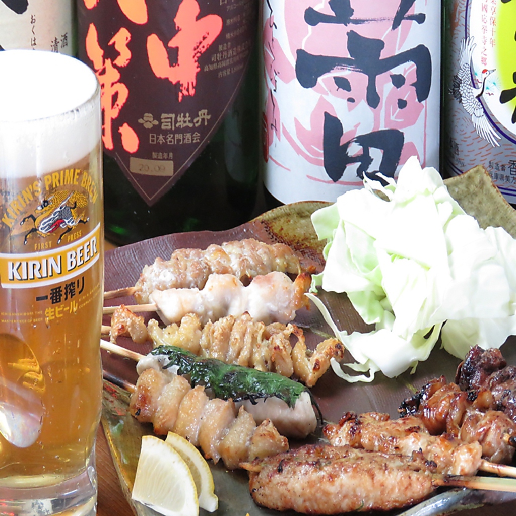 朝引きの淡路どりを串差しした炭火焼鳥！豊富なお酒と一緒にお召し上がりください！