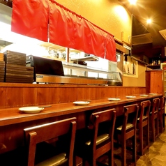 カウンター席。