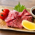 料理メニュー写真&nbsp;炭火で炙る！厚切り牛タン！