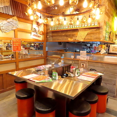 コの字型のテーブルもご用意♪おひとり様も大歓迎！熊本駅でのサク飲みやアミュプラザでのお買い物帰りにサクっと一杯いかがですか！？