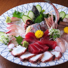 豊洲直送！その日仕入れた鮮魚で作る刺身盛り合わせ♪