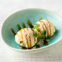 きな粉アイスの黒蜜がけ