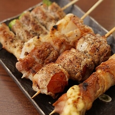 【厳選】新鮮な甲州健味鶏を使った幅広い焼き鳥メニュー