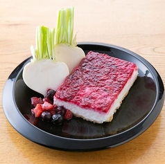 川越産カブのヨーグルトムース～ベリージュレ寄せ