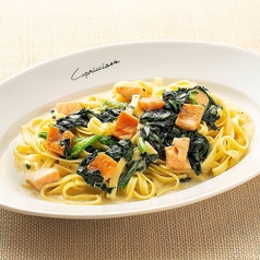 タリアテッレスモークサーモンとほうれん草のクリームソース[生パスタ]