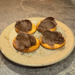 新鮮な鹿肉を丁寧に調理し、濃厚な旨味と深いコクを引き出した「鹿肉レバーパテ」おつまみに是非！