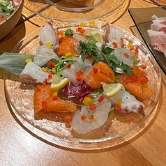 漁港直送の鮮魚を使った創作メニュー