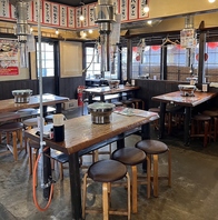 女子会や仕事帰りの一杯など使い勝手抜群なテーブル席