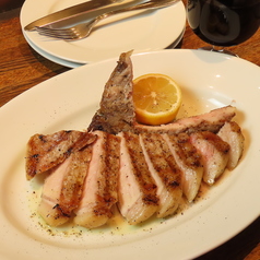 熊本産梅で育った骨付き豚ロースのグリル