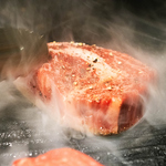 道産牛などこだわりの食材を豪快に焼き上げた料理はどれも絶品！