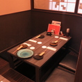 カウンター、ソファー、個室まで、店内は全席が掘りごたつ式となっております。長時間座っていても疲れにくいため、ご高齢の方やお子様連れのお客様も安心。足を伸ばして、最高のリラックスタイムをお過ごしください。おひとり様も歓迎です。