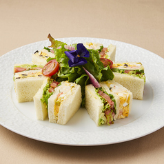 エビタルタルのサラダサンドイッチ