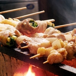炭火でじっくり、愛情込めて焼き上げる博多串焼き・焼き鳥はお薦めです！まずはご賞味くださいませ！