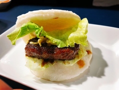 松阪牛テリヤキ中華バーガーの写真