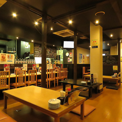 ゆったりとした店内は貸切利用にも対応。最大60名様までご利用いただけるため、会社宴会や各種イベントにも最適です。美味しい料理とお酒を囲んで、特別な時間をお楽しみください。