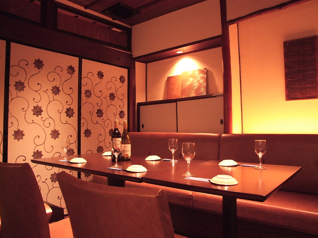 2Fの個室席。20名様以上で２Fのフロア貸切が可能