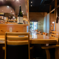 浜焼丸元では、気軽にご利用いただけるカウンター席も完備しております。お一人様でのご来店はもちろん、2～3名様でのちょっとした飲み会にもぴったり。仕事帰りの一杯や、観光の合間の食事など、さまざまなシーンでご利用いただけます。落ち着いた雰囲気の中で、瀬戸内の味覚をじっくりとご堪能ください。