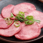 ホルモンの脂の甘みのお口直しはさっぱりタン塩で♪